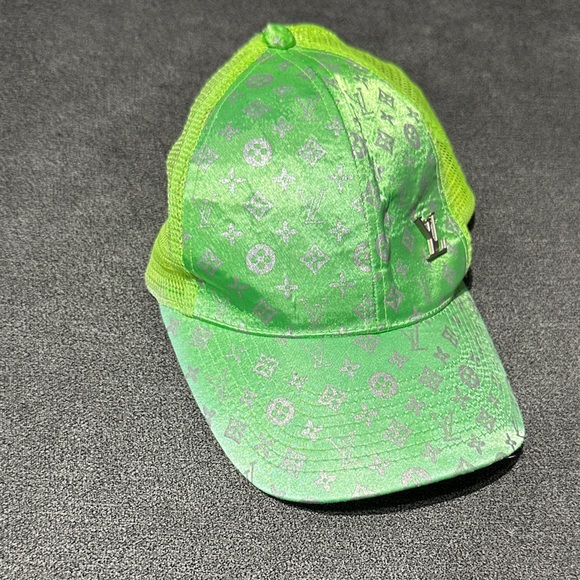 Louis Vuitton Bright Green Monogram Mesh Cap - Picture 14 of 16